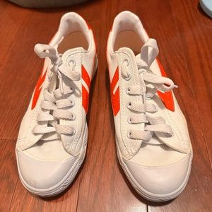 Women Warriors sneakers shoes, size 230mm, US6.5
